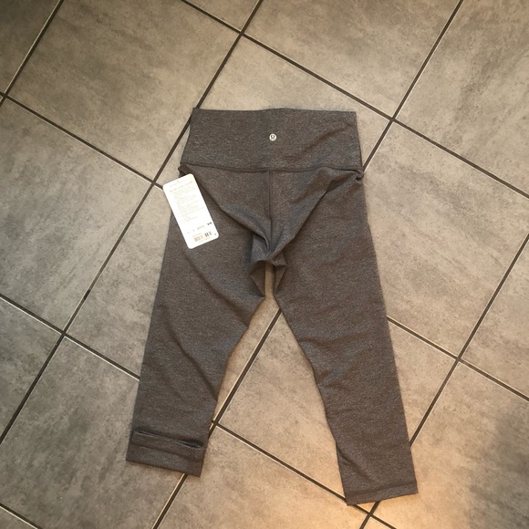 Lululemon crops - Picture 4 of 7